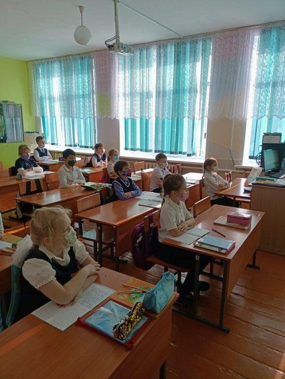 1 декабря  - День Первого Президента ( 2 "Б")