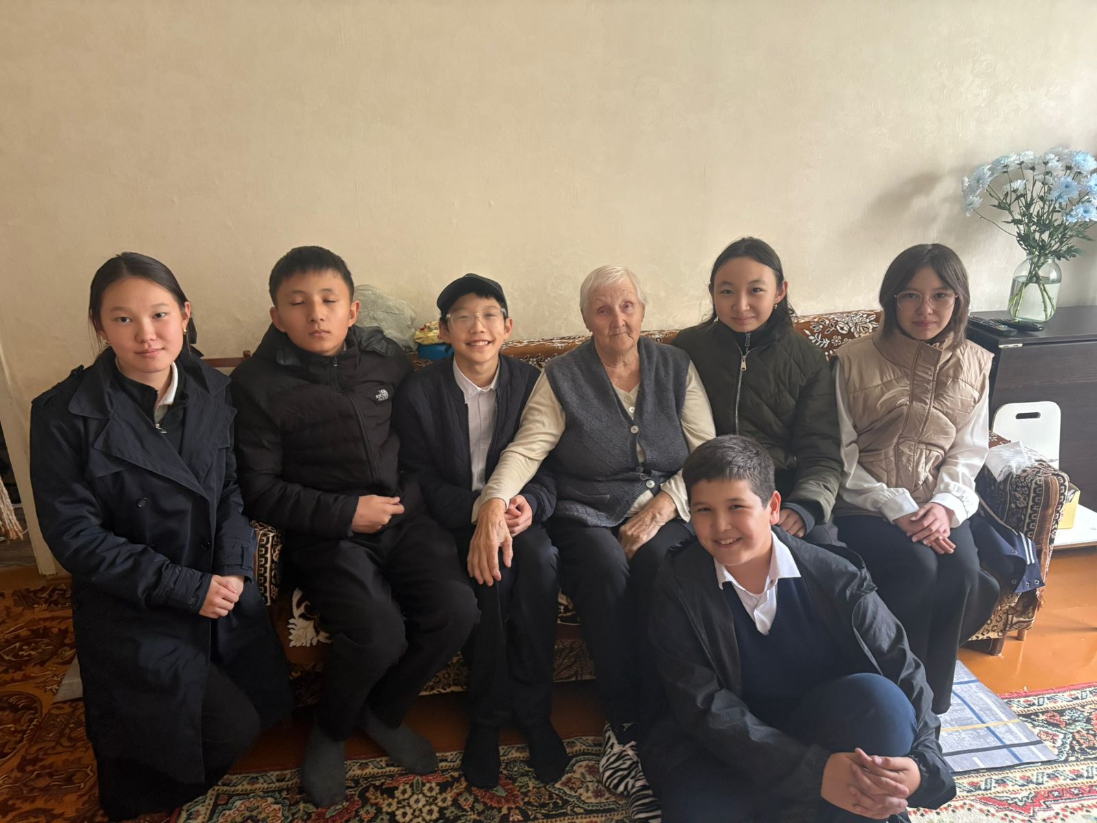 С теплом и благодарностью к старшему поколению (8 "В")